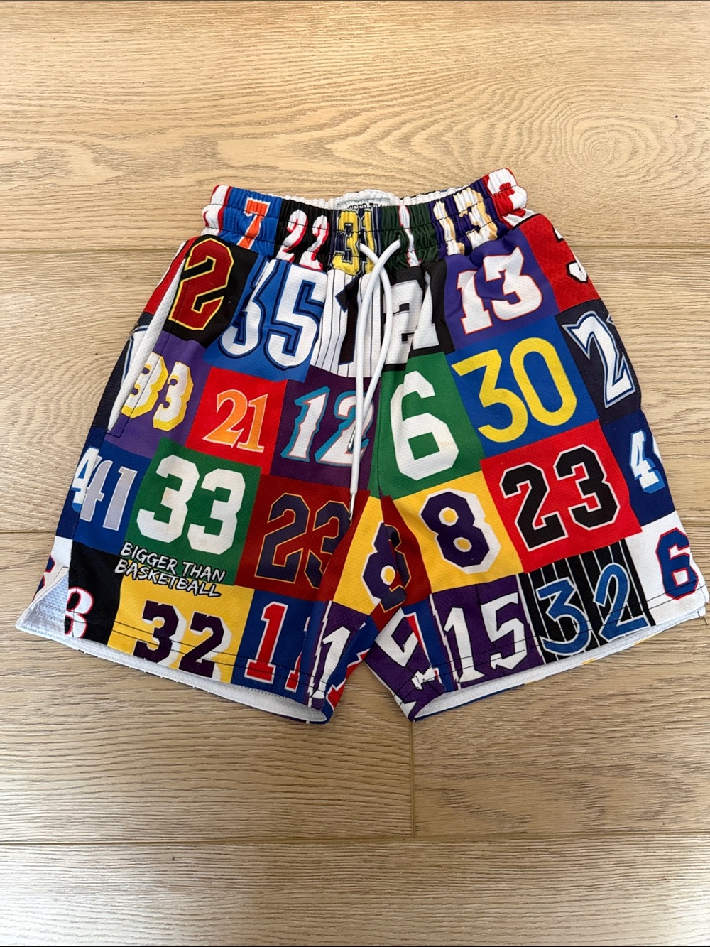 Bigger than basketball Number-Print Athletic Shorts -boys m